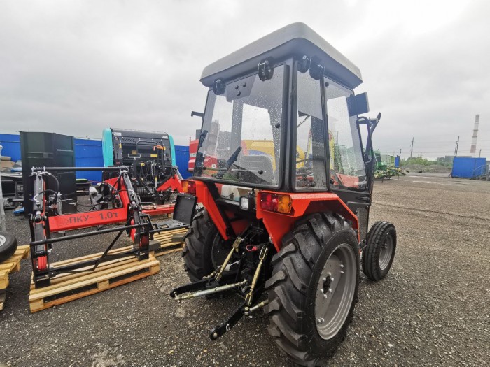 Минитрактор Уралец-310 2x4 с кабиной