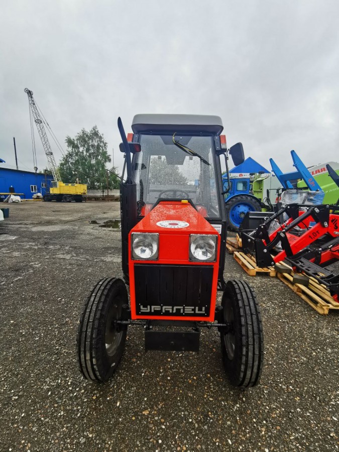 Минитрактор Уралец-310 2x4 с кабиной