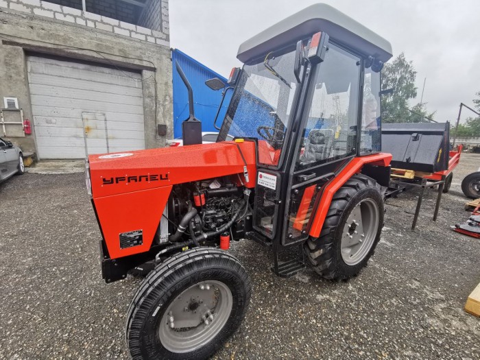 Минитрактор Уралец-310 2x4 с кабиной