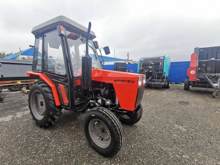 Минитрактор Уралец-310 2x4 с кабиной