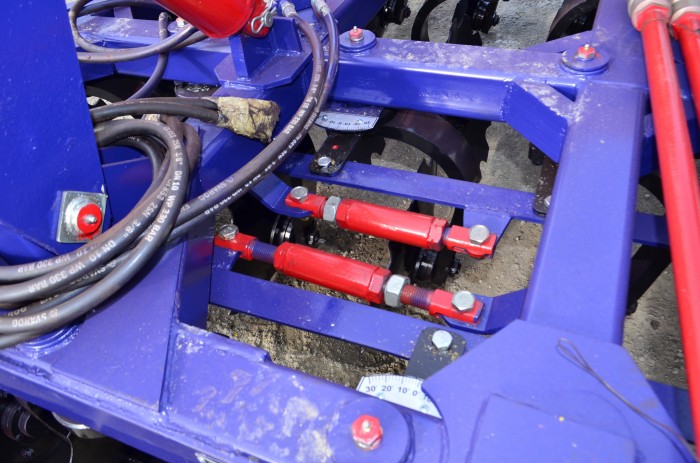 Складывающийся комбинированный агрегат дисковый СКАД-5,8×4. захват 6 м