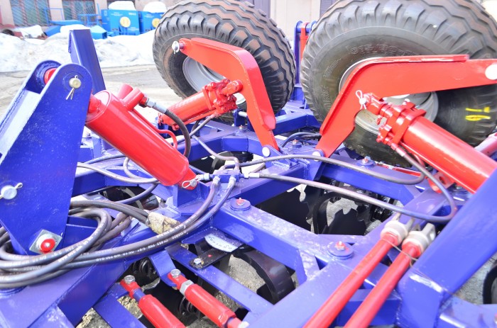 Складывающийся комбинированный агрегат дисковый СКАД-5,8×4. захват 6 м