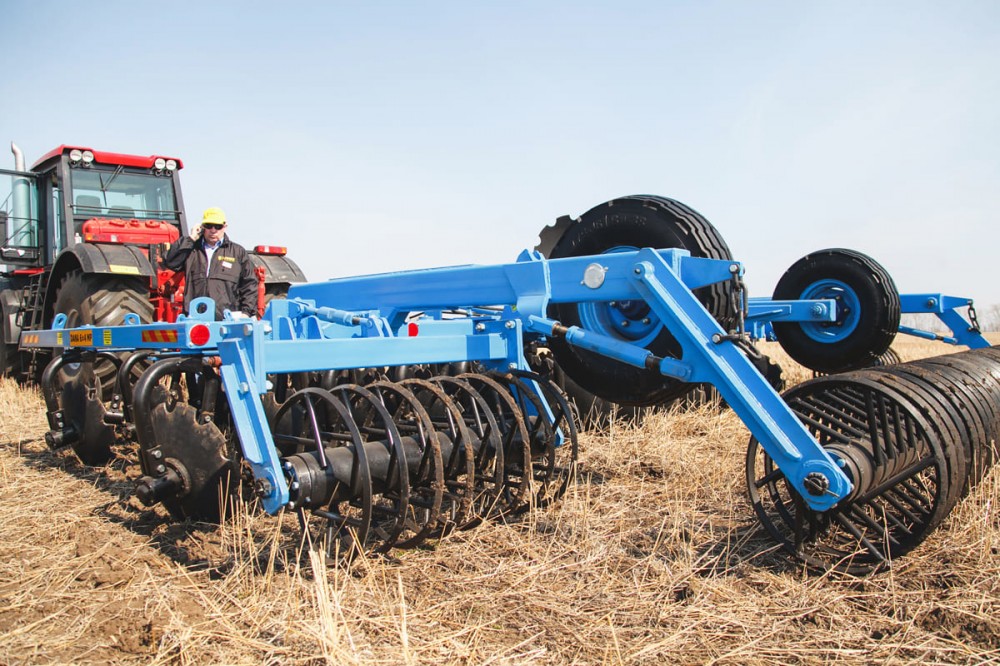 Борона дисковая полуприцепная DANA БДП-6х4М (с катком спиральным) (Диски РЗЗ)