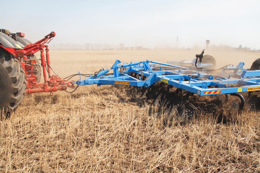 Борона дисковая полуприцепная DANA БДП-6х4М (с катком комбинированным) (Диски РЗЗ)