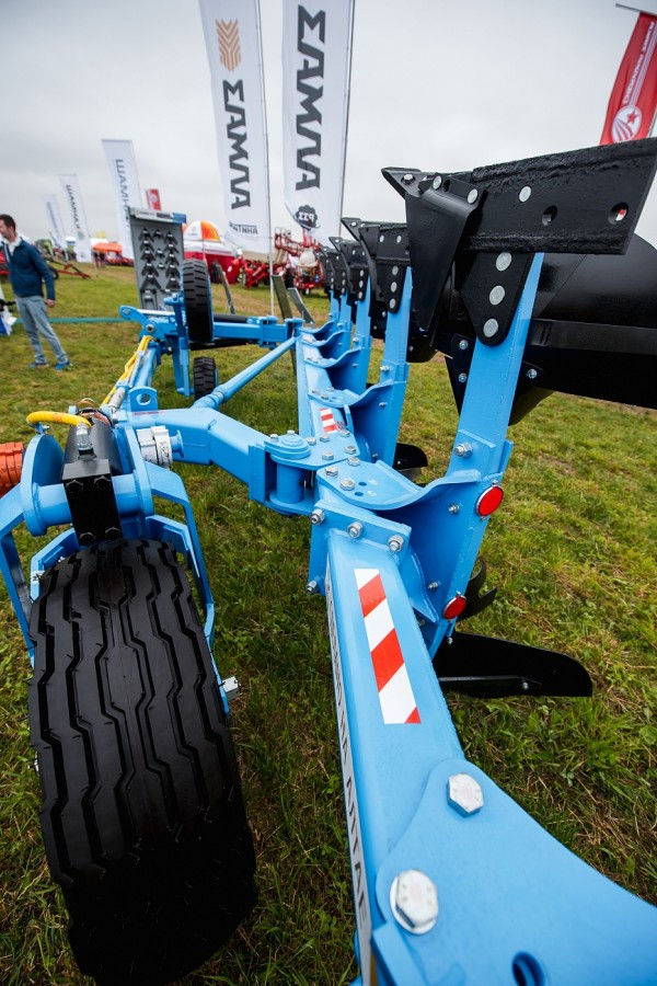 Плуг полунавесной оборотный PERESVET ППО-5/6-35 (культурные корпуса)