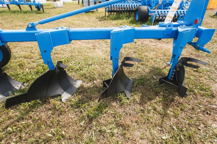 Плуг навесной с регулируемой шириной захвата FINIST ПЛНР-6х40