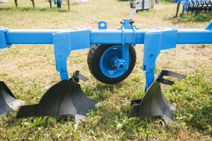 Плуг навесной с регулируемой шириной захвата FINIST ПЛНР-6х40
