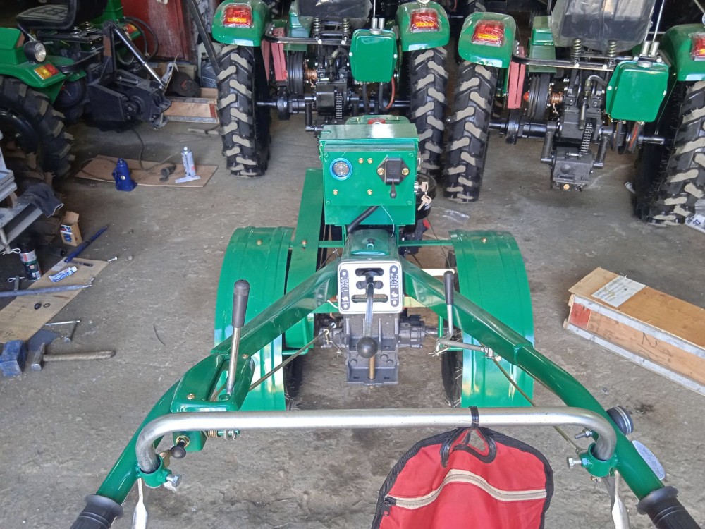 Мотоблок Файтер 15DE с почвофрезой и сиденьем