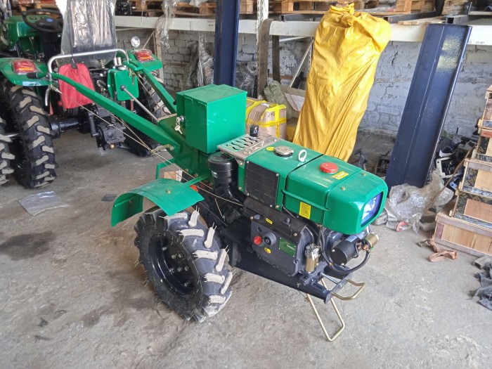 Мотоблок Файтер 15DE с почвофрезой и сиденьем