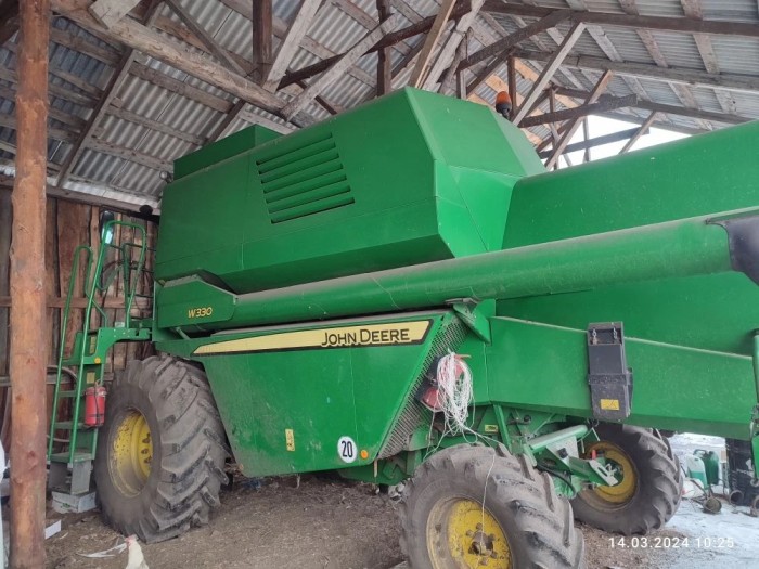 Комбайн зерноуборочный John Deere W330 б/у
