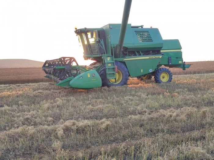 Комбайн зерноуборочный John Deere W330 б/у