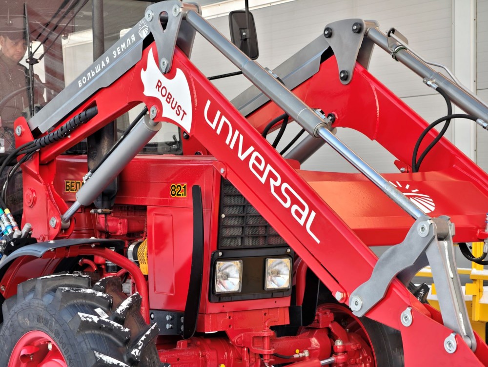 Навесной погрузчик Universal Robust