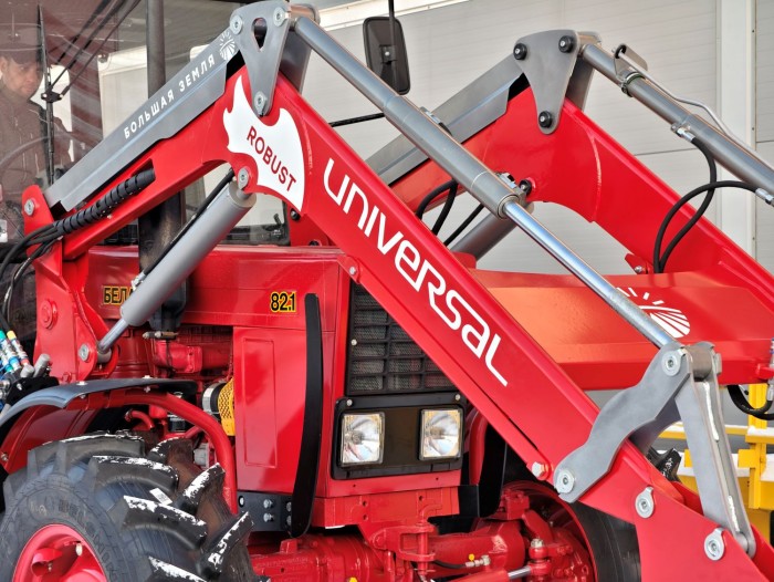Навесной погрузчик Universal Robust
