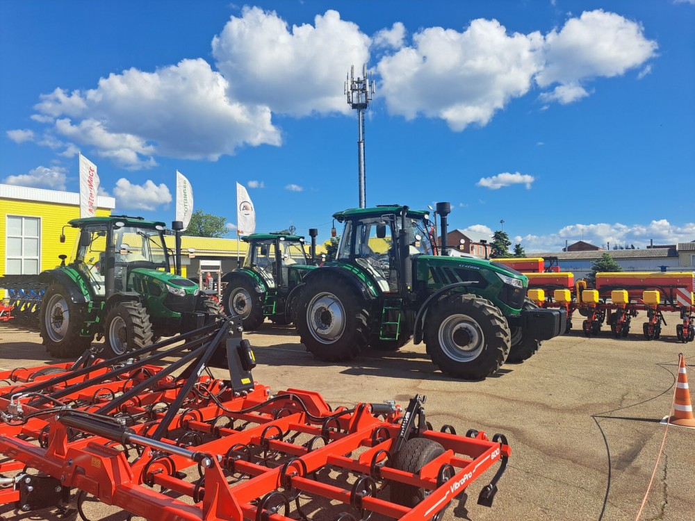 Трактор Агроаполло J2004