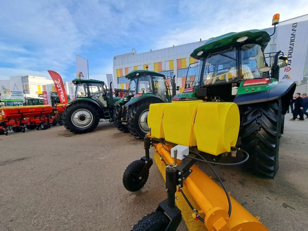 Трактор Агроаполло J2004