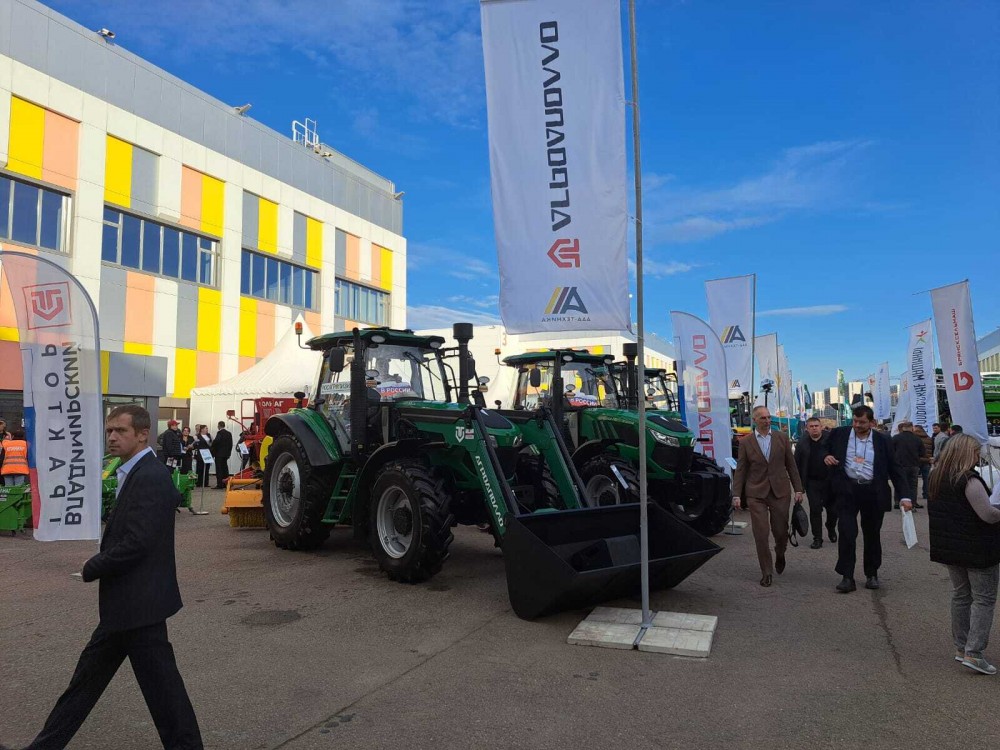 Трактор Агроаполло J2004