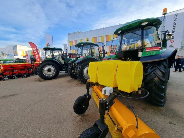 Трактор Агроаполло J2004